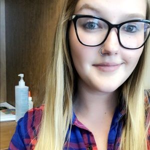 Meet your Posher, Caitlin